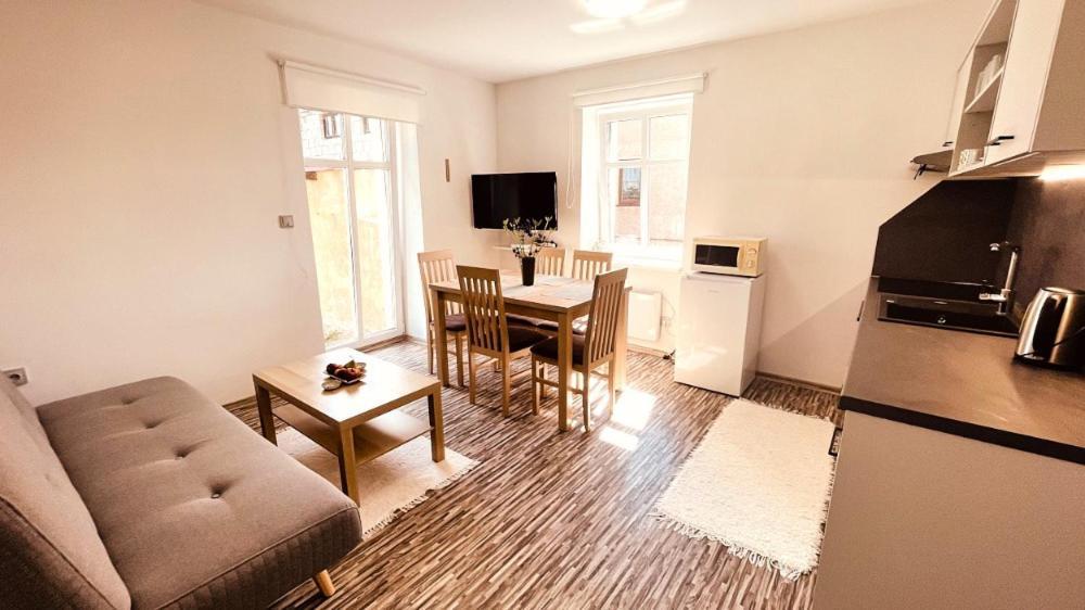 ברומוב Apartmany Hvezdecka מראה חיצוני תמונה