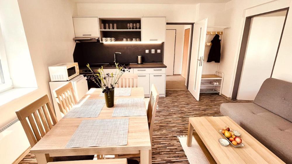 ברומוב Apartmany Hvezdecka מראה חיצוני תמונה